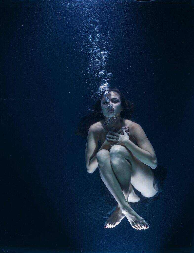 woman, swimming, underwater. Rerduce anxiety with breathing
